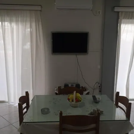 Panos & Antzy Apartments Kalamata Exterior photo
